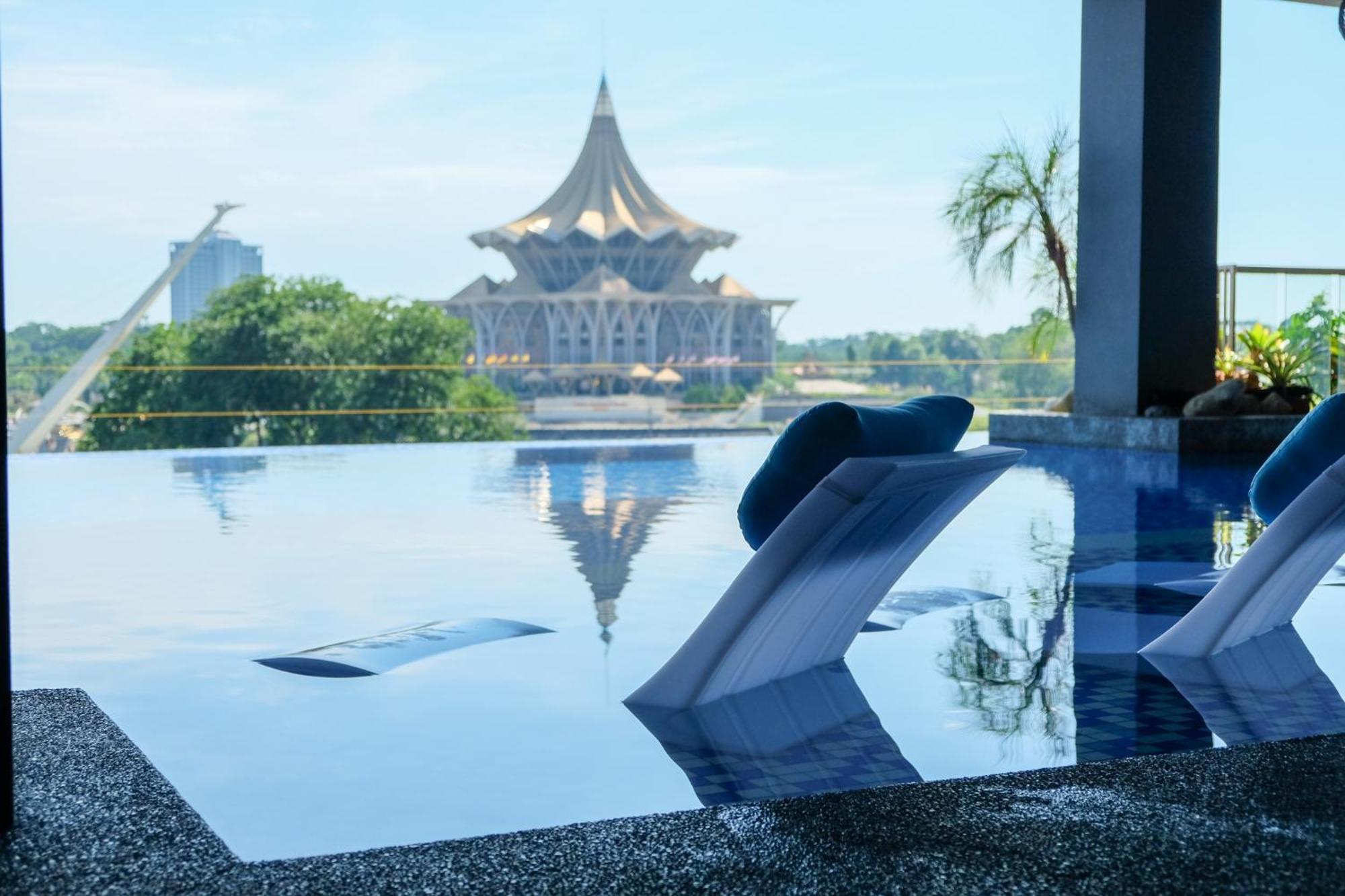 The Waterfront Hotel Kuching Exteriér fotografie View of the National Museum of Malaysia from the Shangri-La Kuala Lumpur