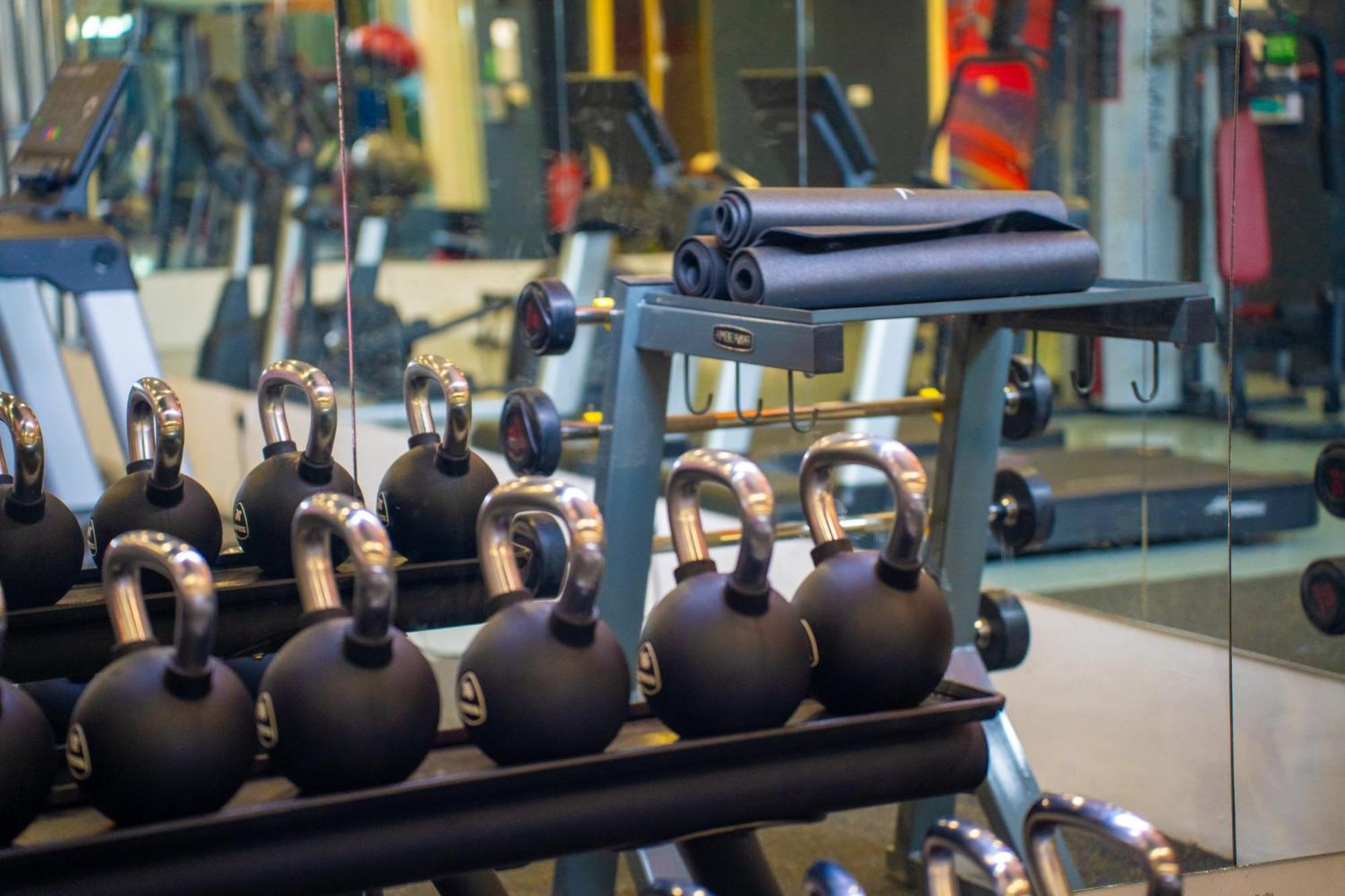 The Waterfront Hotel Kuching Exteriér fotografie Kettlebells in a gym