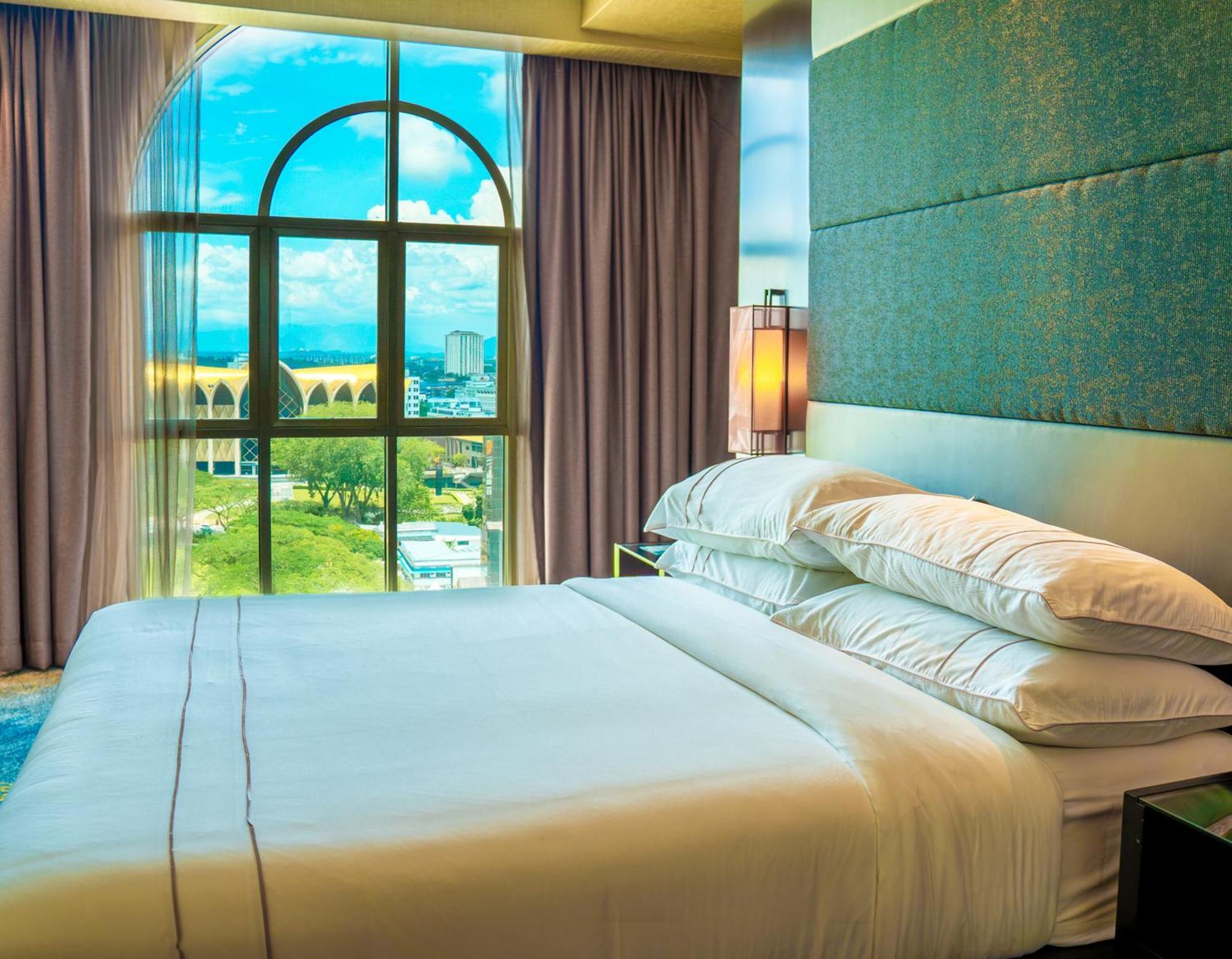 The Waterfront Hotel Kuching Exteriér fotografie Deluxe Room