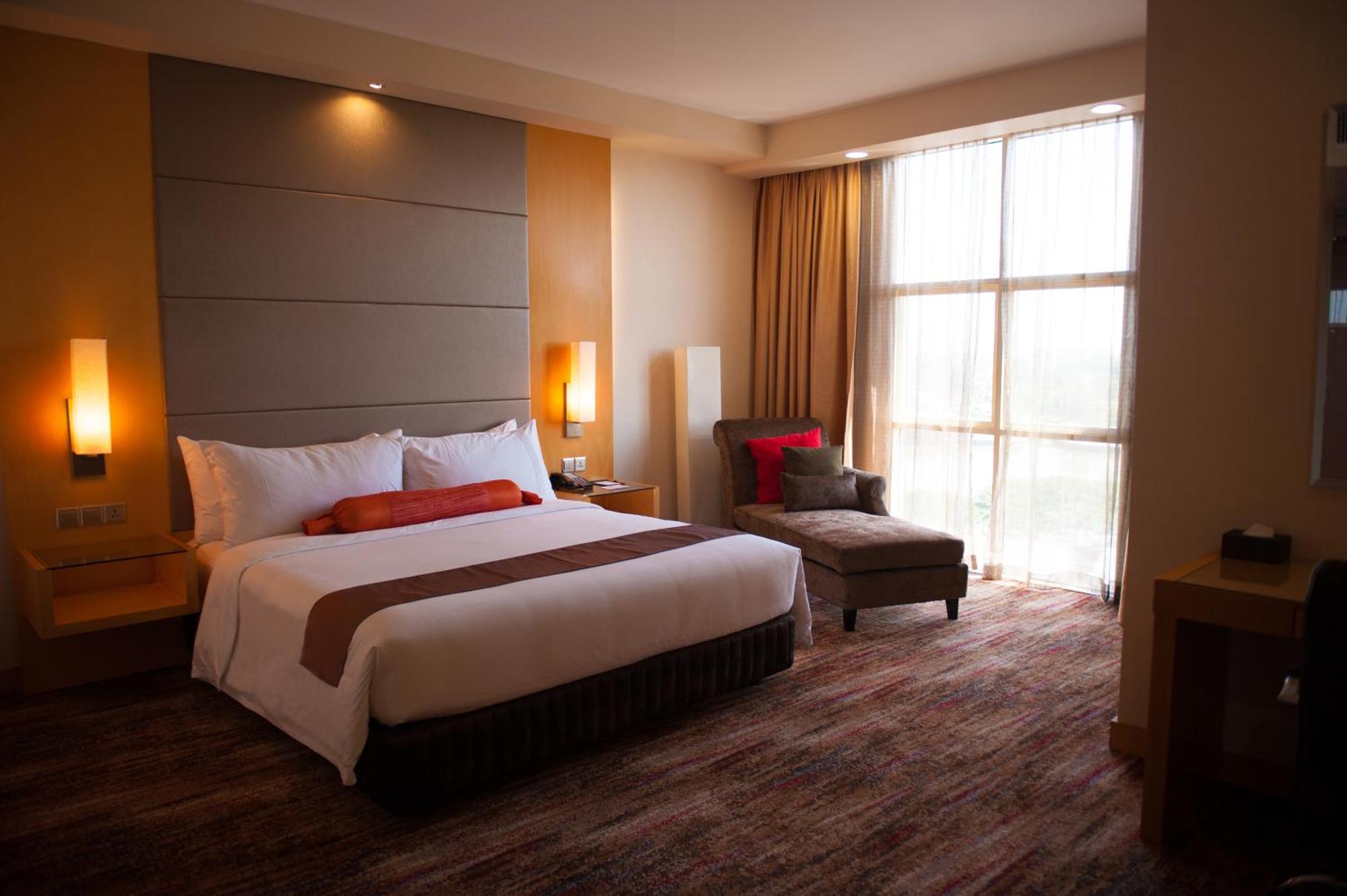 The Waterfront Hotel Kuching Exteriér fotografie A room at the hotel